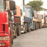 Camioneros exigen reajuste del flete y advierten sobre posibilidad de paro nacional