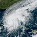 Huracán alcanza categoría 4 en su camino hacia Florida