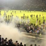 Indonesia: Al menos 174 muertos tras unos disturbios en un partido de fútbol
