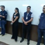 Autoridades de salud intervienen ante enojo de padres por vacunación