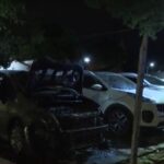 Desconocidos atacan con bomba molotov un local de venta de vehículos