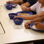 A pesar de las inundaciones, alimentación escolar llega a escuelas de Concepción