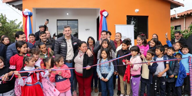Gobierno entrega más de 100 viviendas sociales en Central - ADN Digital