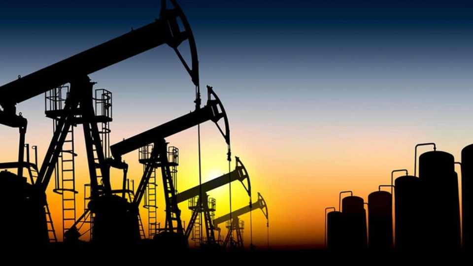 Salta el precio del petróleo y vuelve a superar los USD 100 por la ...