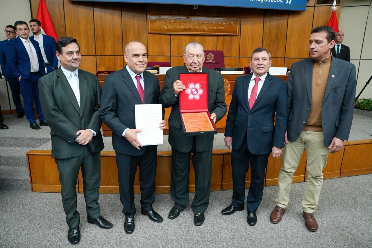Палата сенаторов Парагвая торжественно почтила память Оскара Харрисона