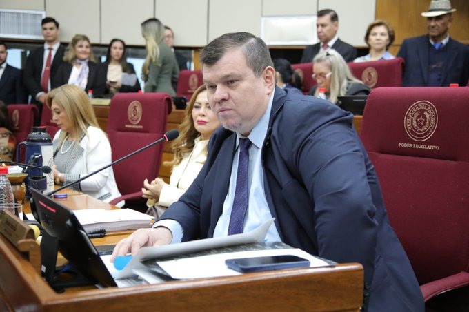 Comisión investigará deudas y pagos selectivos en IPS y Salud